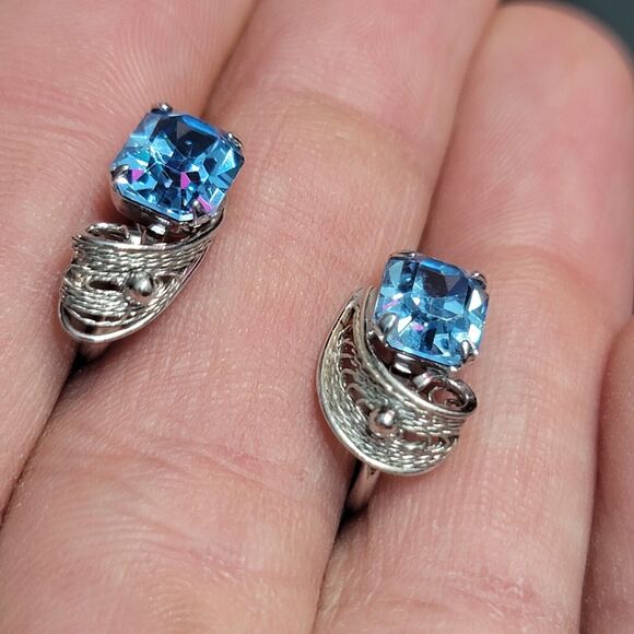 Van Dell Sterling Silver Blue Crystal Screwback Earrings - Picture 6 of 11